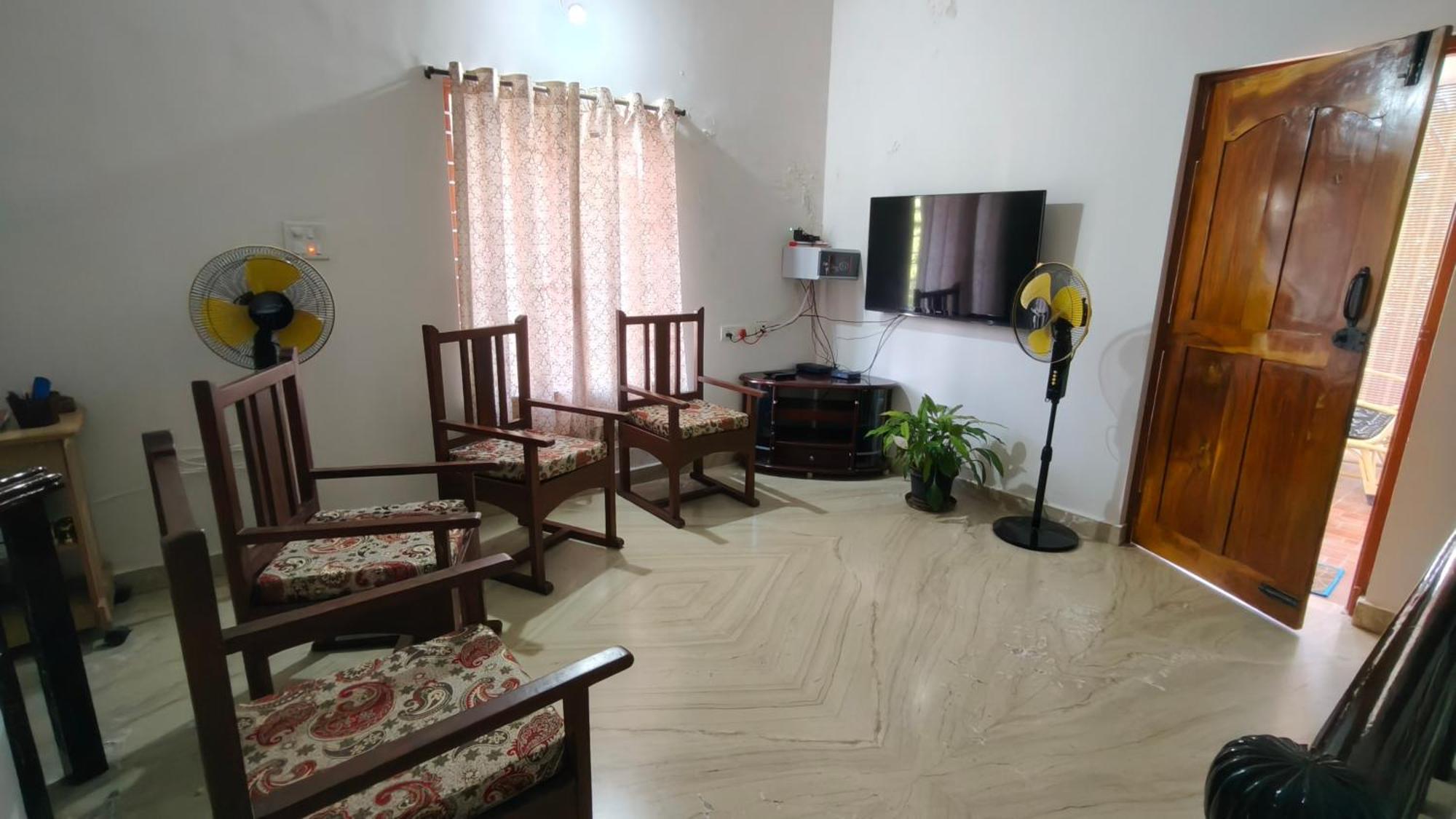 Flintstone Home Kushālnagar Esterno foto